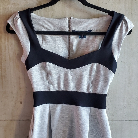 FRENCH CONNECTION / Grey Jersey Dress / Size 0 - Picture 2 of 6